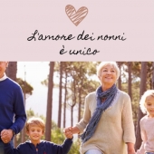 🌺 Ai nonni che giocano, ai nonni che leggono fiabe, a quelli che si sciolgono per un abbraccio... Ai nonni che abbracciano, che ridono e si emozionano... Ai nonni che sono e saranno sempre... nel cuore dei loro nipoti ❤️❤️🌸 Scegli subito il regalo che piacerebbe di più ai tuoi nonni…🌷Link in bio